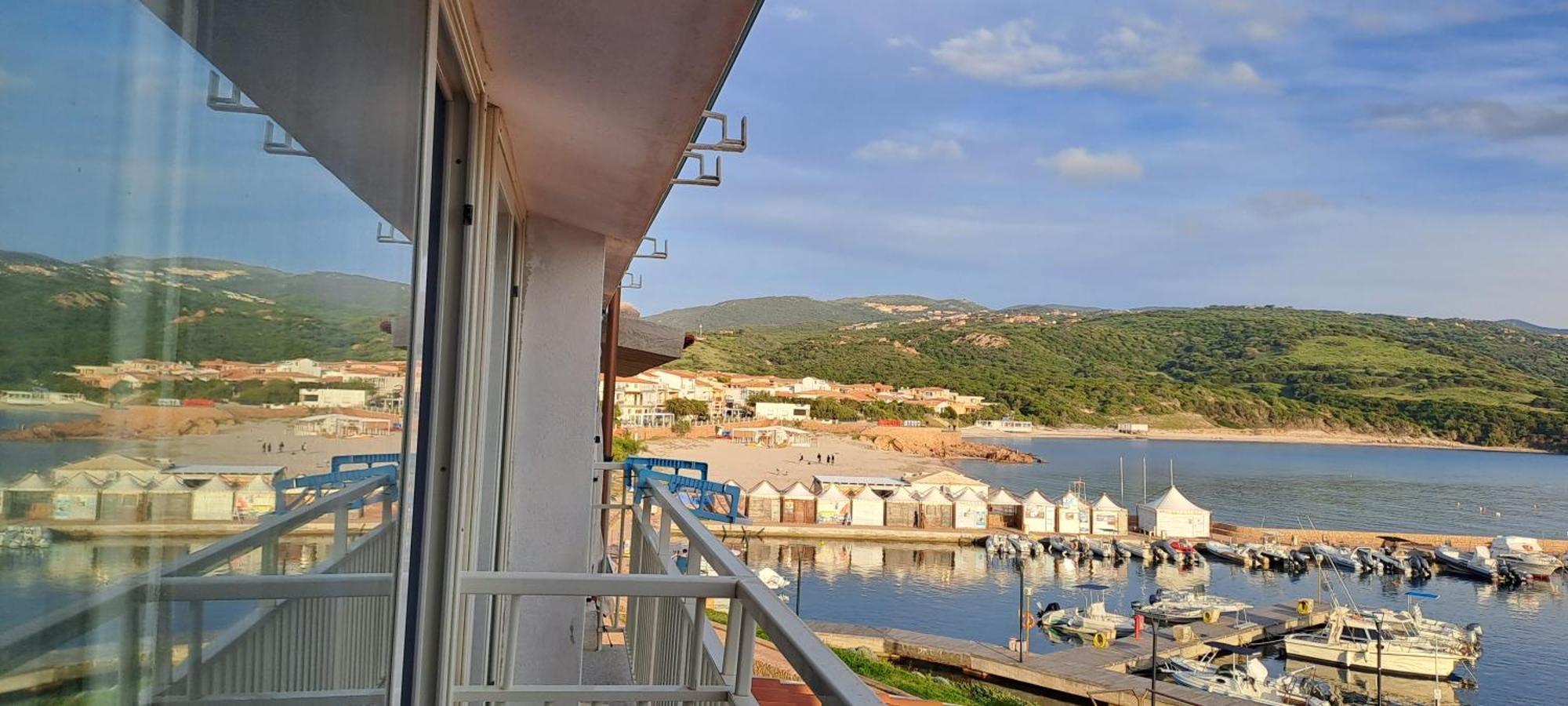 Fronte Mare Bella Vista Apartment Isola Rossa Bagian luar foto